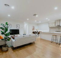118 Refreshing 3BR Werribee Family House - Accommodation Gladstone