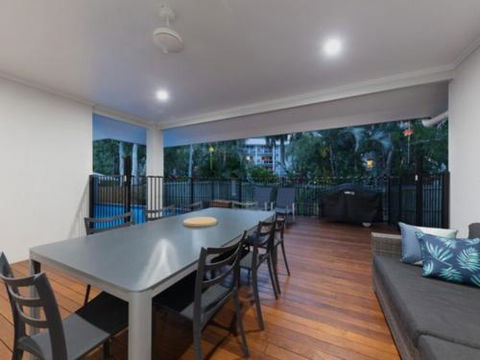 CANOPY HOUSE At PALM COVE - Accommodation Gladstone 5