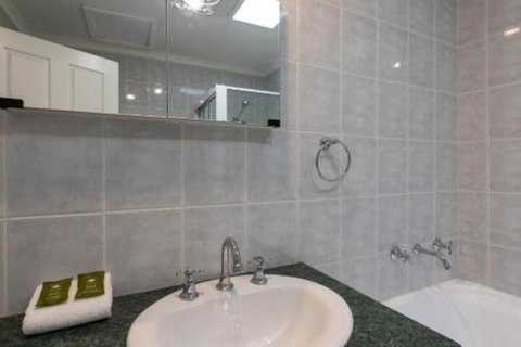 Laurens Place - Accommodation Gladstone 6