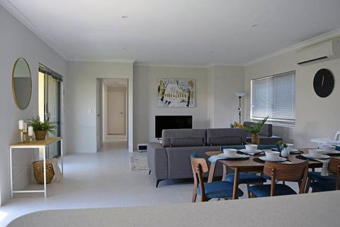 The Kingsley's Place Piara Waters - Accommodation Gladstone 7