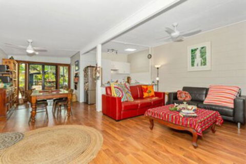 BEACH RETREAT - Accommodation Gladstone 0