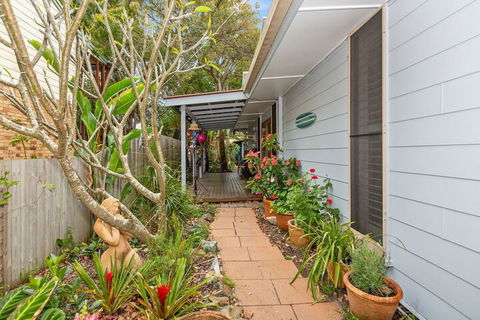 BEACH RETREAT - Accommodation Gladstone 1