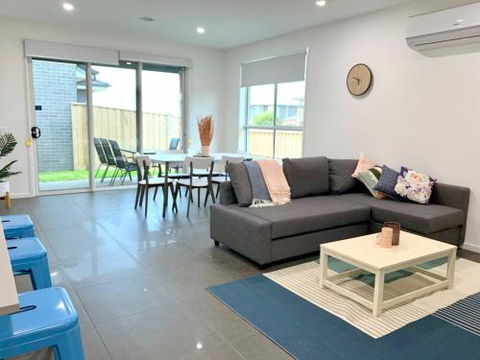 Homely Getaways In New Torquay - Accommodation Gladstone 2