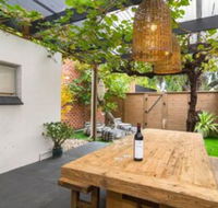 Blackbird at Arlos The heart of Glenelg Wifi - Accommodation Gladstone