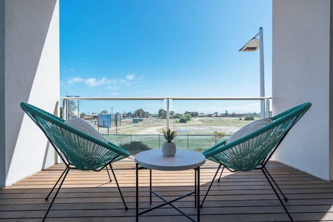 The Cove At New Port Pool Spa Sauna Gym & More - Accommodation Gladstone 5