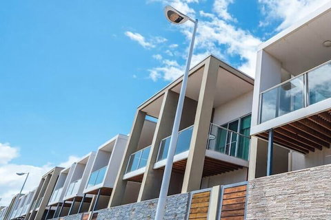 The Cove At New Port Pool Spa Sauna Gym & More - Accommodation Gladstone 7