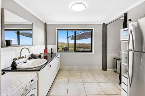 Eagles Loft - Accommodation Gladstone 5