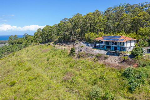 Eagles Loft - Accommodation Gladstone 2
