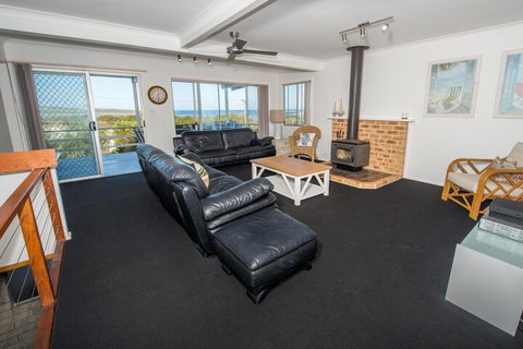 Fingal Bay Beach House 32 Lentara Street - Accommodation Gladstone 3