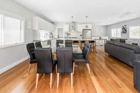 HALE KUPA Rye Beach House Spa Table Tennis - Accommodation Gladstone 4