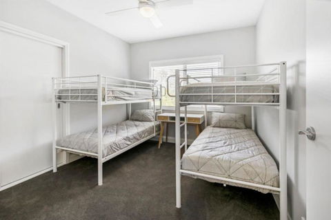 HALE KUPA Rye Beach House Spa Table Tennis - Accommodation Gladstone 3