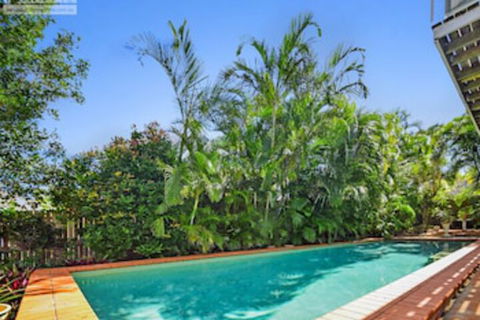 Fabulous Pet Friendly Family Home - 3 Carribean Court - Accommodation Gladstone 0
