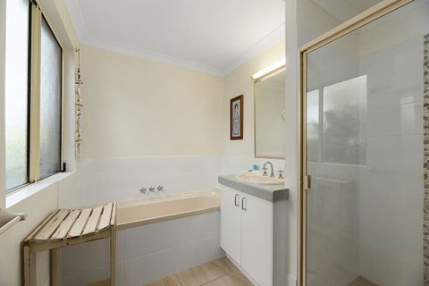 Fabulous Pet Friendly Family Home - 3 Carribean Court - Accommodation Gladstone 2