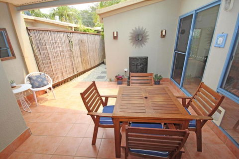 Santa Barbara - Accommodation Gladstone 4