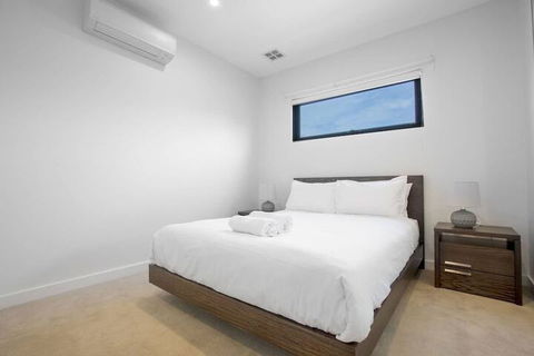 Designer Taste 2BR Townhouse@hawthorn - Accommodation Gladstone 3