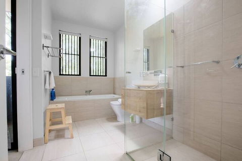 Designer Taste 2BR Townhouse@hawthorn - Accommodation Gladstone 7