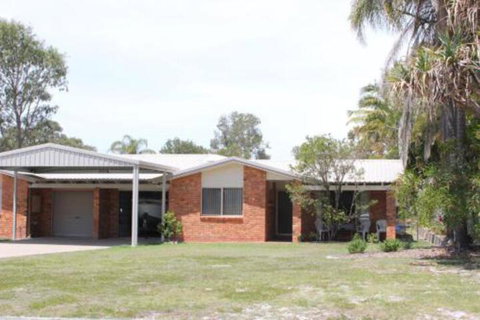2 51 Carlo Road Rainbow Beach Pets Welcome Air Conditioning Walk To The Shops - Accommodation Gladstone 3