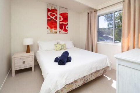 Seaview Getaway - Accommodation Gladstone 3