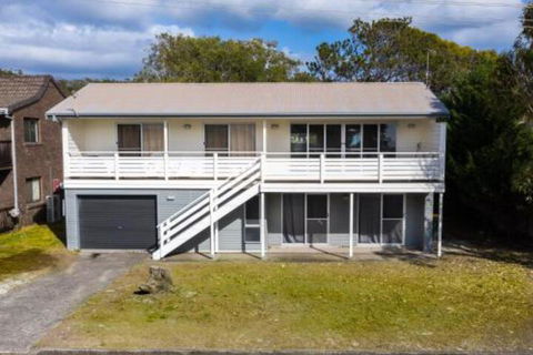 Seaview Getaway - Accommodation Gladstone 0
