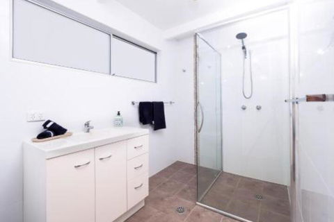 Seaview Getaway - Accommodation Gladstone 6
