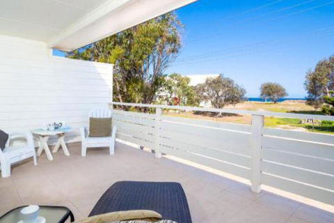 Seaview Getaway - Accommodation Gladstone 2