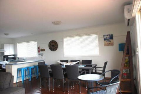 EAGLES NEST VIEWS On TAMARA - Accommodation Gladstone 4