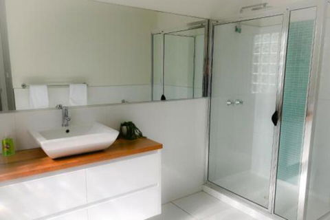 BAY Of FIRES BEACH SHACK Ocean Views From A Modern Beachhouse - Accommodation Gladstone 5