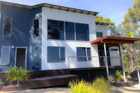 BAY Of FIRES BEACH SHACK Ocean Views From A Modern Beachhouse - Accommodation Gladstone 0
