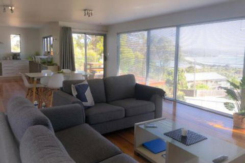 BAY Of FIRES BEACH SHACK Ocean Views From A Modern Beachhouse - Accommodation Gladstone 3