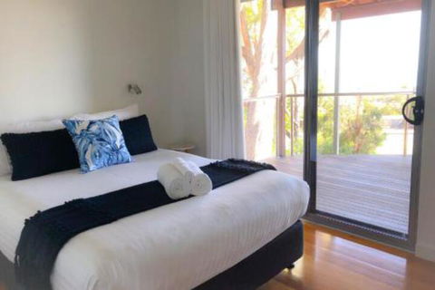 BAY Of FIRES BEACH SHACK Ocean Views From A Modern Beachhouse - Accommodation Gladstone 7