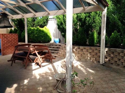 Lakeside Getaway - Accommodation Gladstone 0
