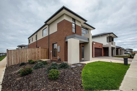 108spacious Point Cook Estate4br2btdoublegarage - Accommodation Gladstone 1
