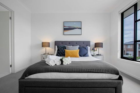 108spacious Point Cook Estate4br2btdoublegarage - Accommodation Gladstone 4