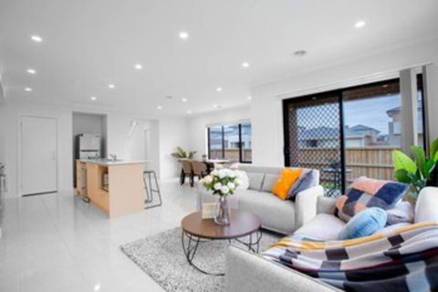 108spacious Point Cook Estate4br2btdoublegarage - Accommodation Gladstone 0