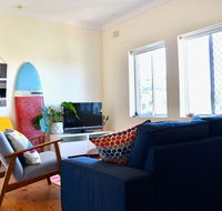 Bright Artist Apartment in Maroubra - Accommodation Gladstone