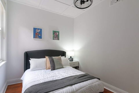 Luxurious Heritage Home With Harbour Bridge Views - Accommodation Gladstone 4