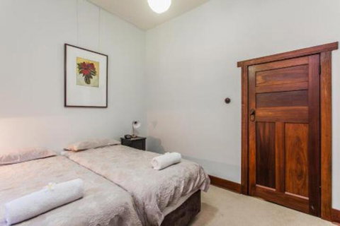 The Curtin Family Home - Accommodation Gladstone 4