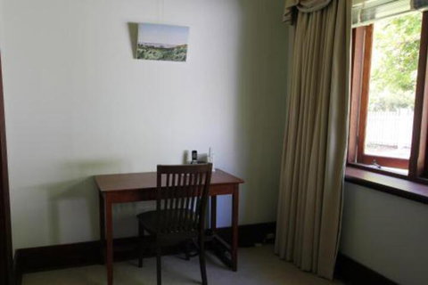 The Curtin Family Home - Accommodation Gladstone 0