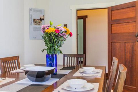 The Curtin Family Home - Accommodation Gladstone 3