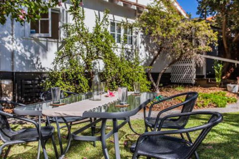 The Curtin Family Home - Accommodation Gladstone 1