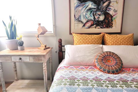 Stylish Comfortable Central Artists Home - Accommodation Gladstone 5