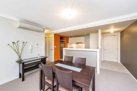 Subiaco Emporium Apartment - Accommodation Gladstone 4