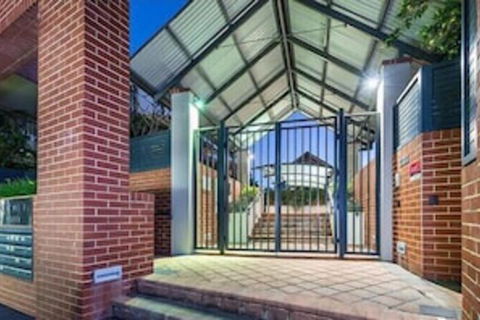 Subiaco Emporium Apartment - Accommodation Gladstone 2