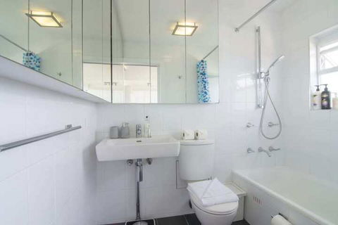 Bright 1 Bedroom Studio With Amazing City Views - Accommodation Gladstone 6