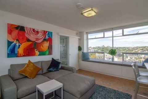 Bright 1 Bedroom Studio With Amazing City Views - Accommodation Gladstone 3