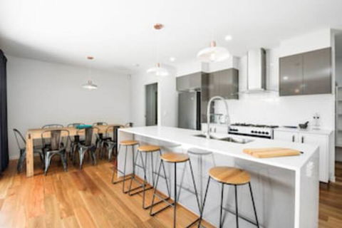 Pet Friendly, New House Peregian Breeze Drive, Peregian Beach - Accommodation Gladstone 0