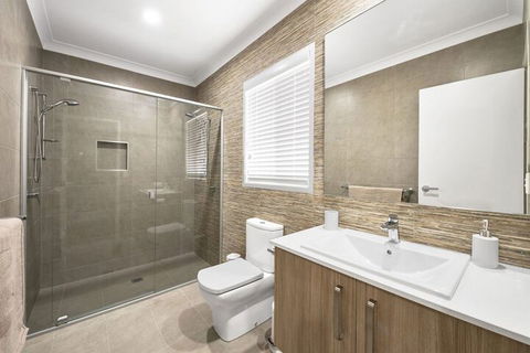 Pet Friendly, New House Peregian Breeze Drive, Peregian Beach - Accommodation Gladstone 7