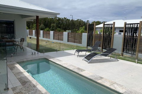 Pet Friendly, New House Peregian Breeze Drive, Peregian Beach - Accommodation Gladstone 3