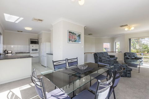 The Burswood Townhouse - Accommodation Gladstone 7