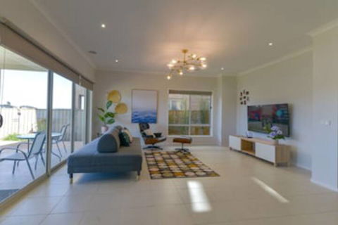 Luxury Waterfront Grand Villa In Melbourne - Accommodation Gladstone 0